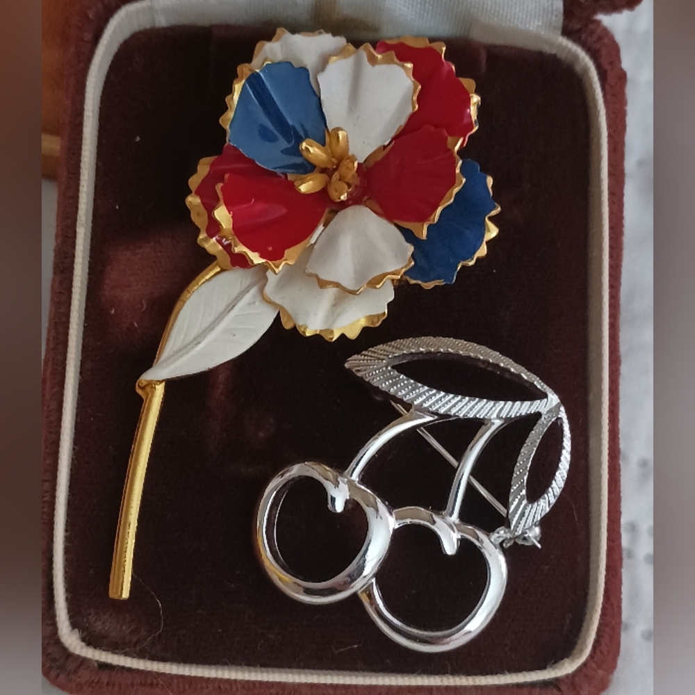 Sarah Cov. Cherries Small Haul With RWB Flower Brooch - Picture 2 of 8
